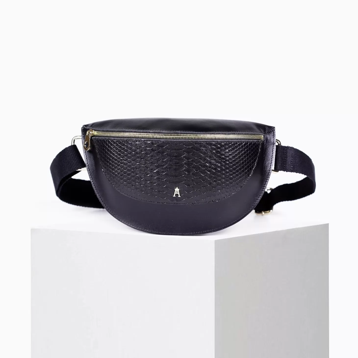 New Banane Smile Box Python Full Belt Bags